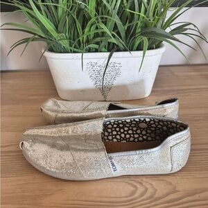 Toms Women's Metallic Champagne Slip-On Flats